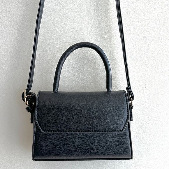 Small Black Top Handle Crossbody Faux Pebble Leather Snap Closure Bag - Picture 1 of 13